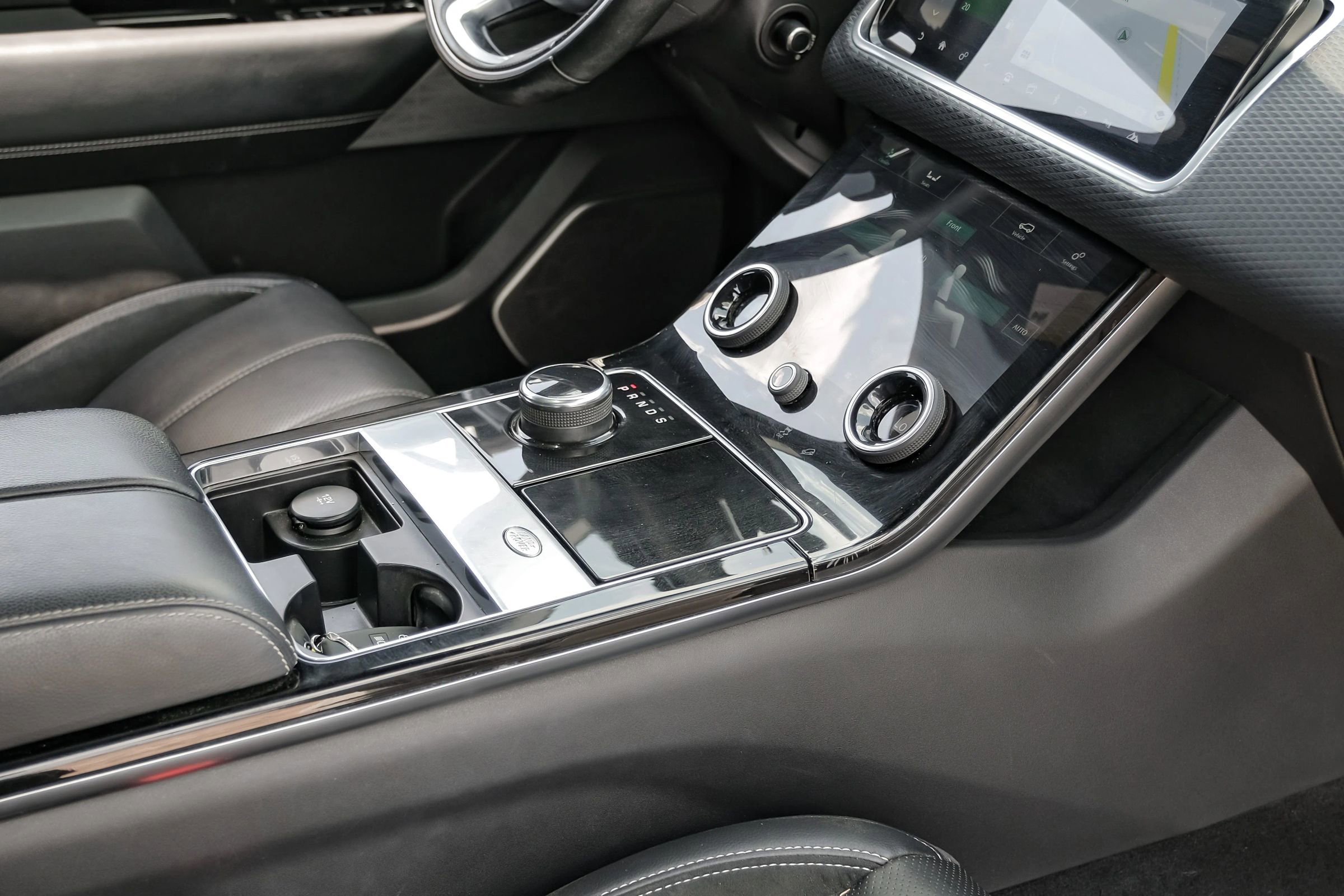 Used 2018 Land Rover Range Rover Velar R-Dynamic SE image 24