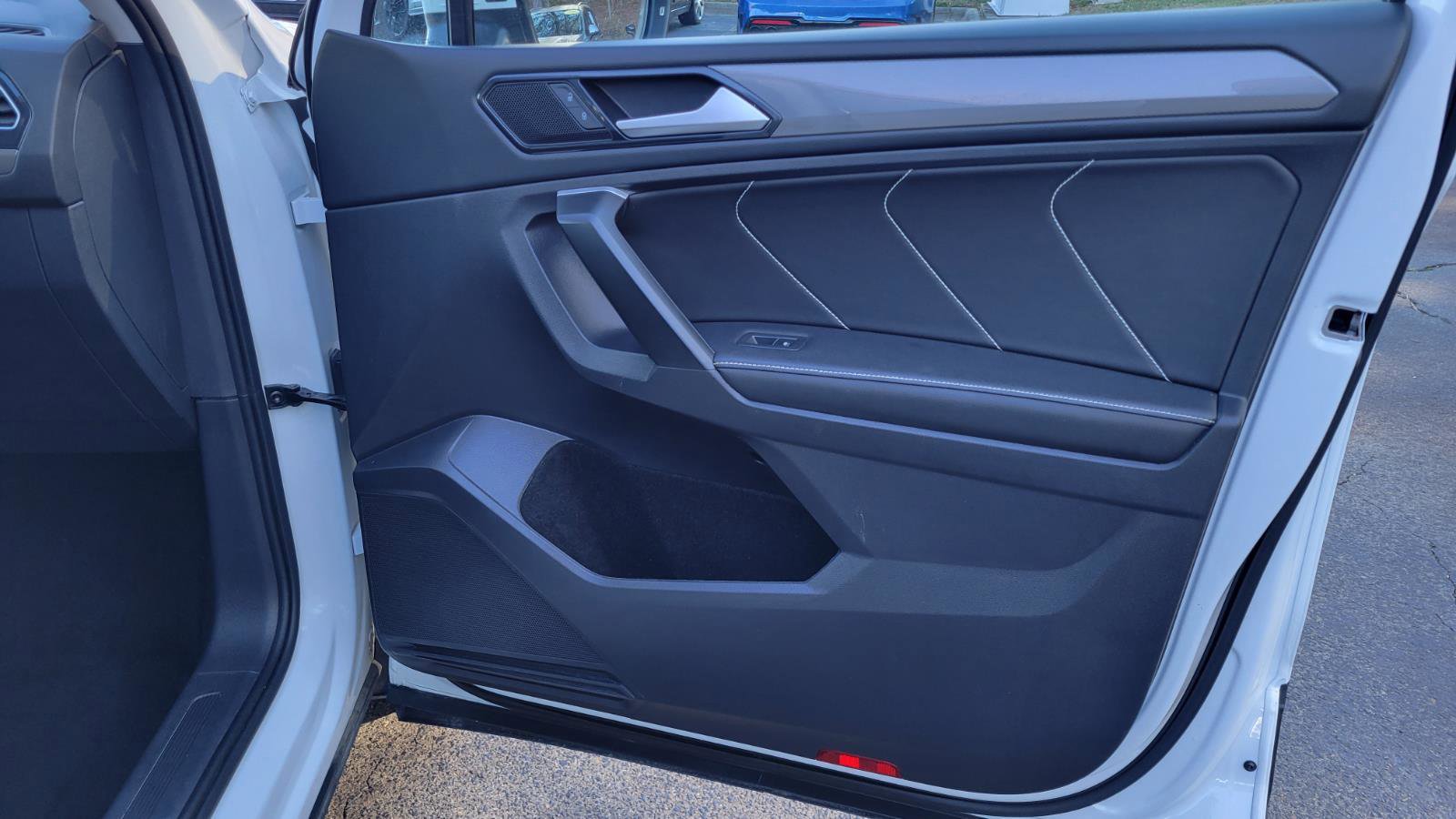 Certified 2024 Volkswagen Tiguan SE image 34