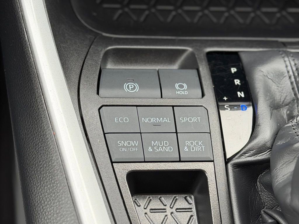 Used 2023 Toyota RAV4 LE AWD/4WD image 20