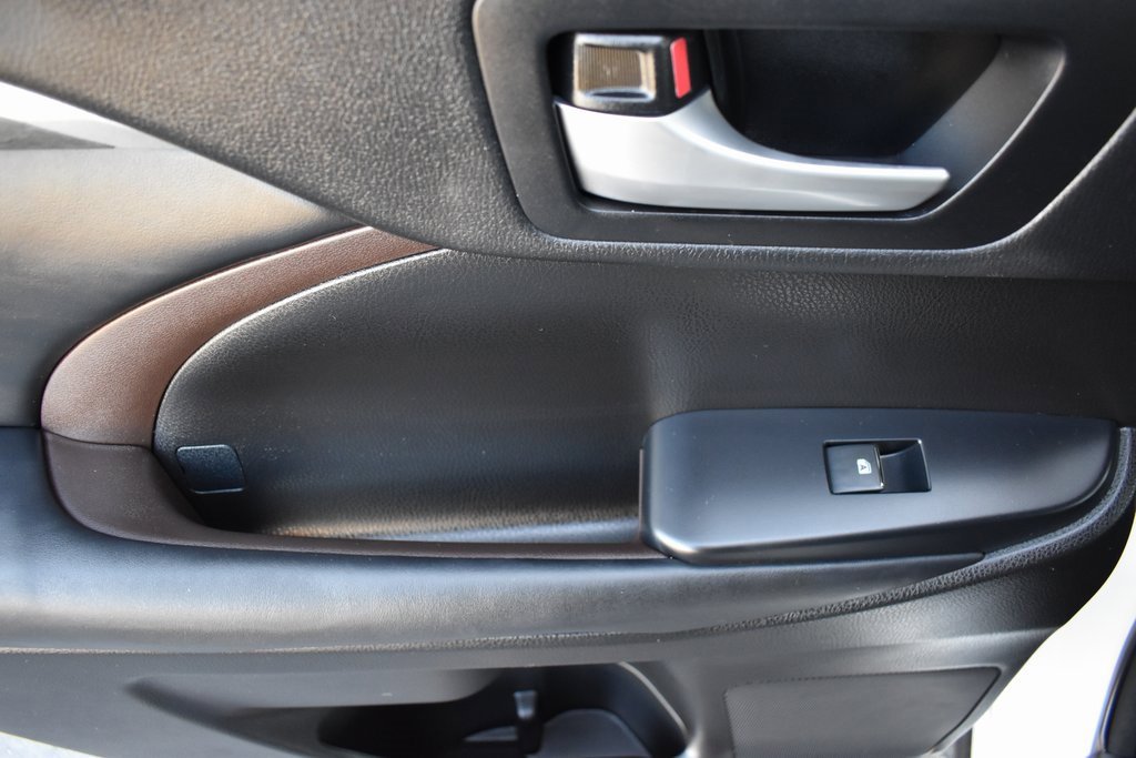 Used 2018 Toyota Highlander Limited image 13