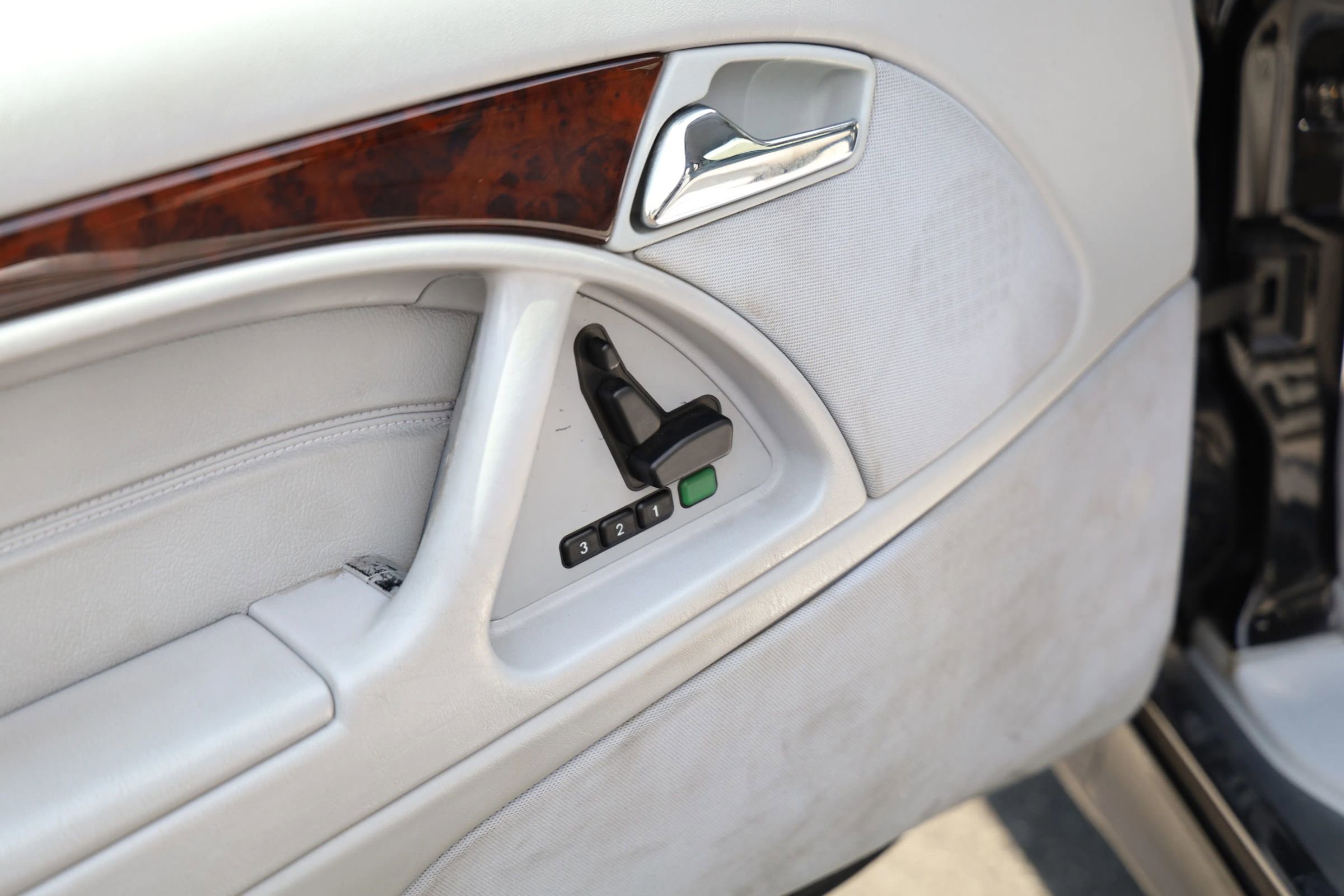 Used 2001 Mercedes-Benz SL 500 image 14