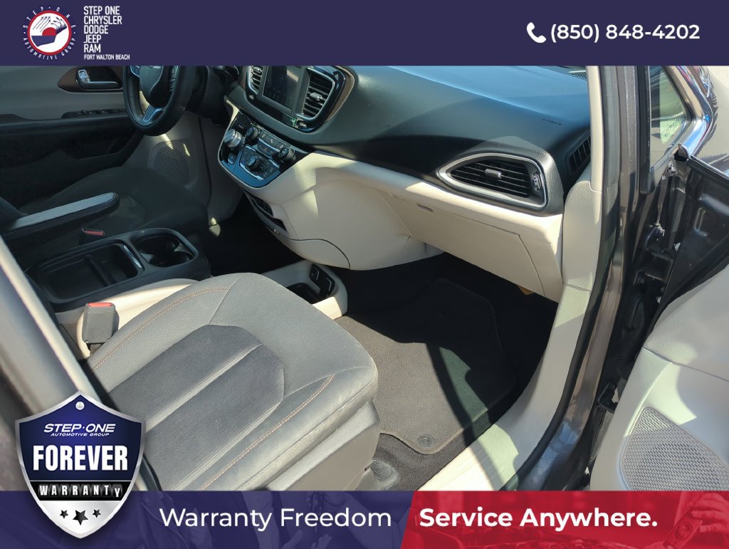 Used 2019 Chrysler Pacifica Touring Plus w/ Tire & Wheel Group FWD image 34