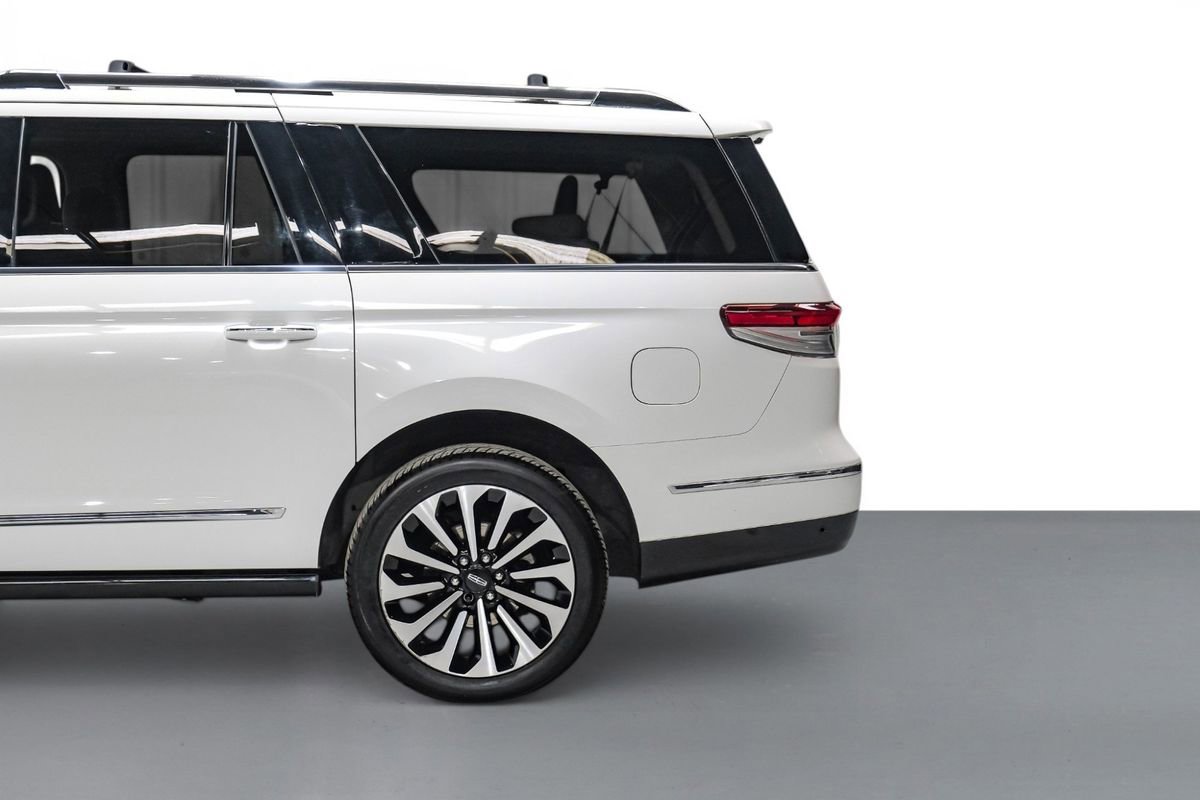 Used 2022 Lincoln Navigator L Reserve AWD/4WD image 11