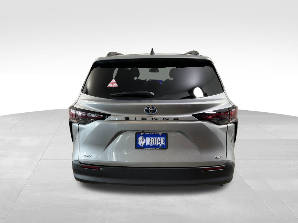 Certified 2025 Toyota Sienna XLE FWD image 8