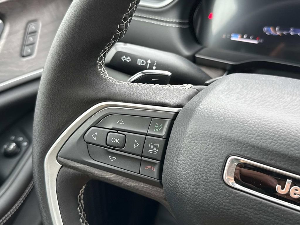 New 2025 Jeep Grand Cherokee Limited w/ Black Appearance Package AWD/4WD image 20