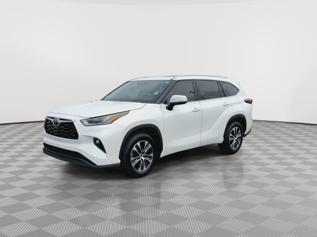 Used 2021 Toyota Highlander XLE FWD image 4