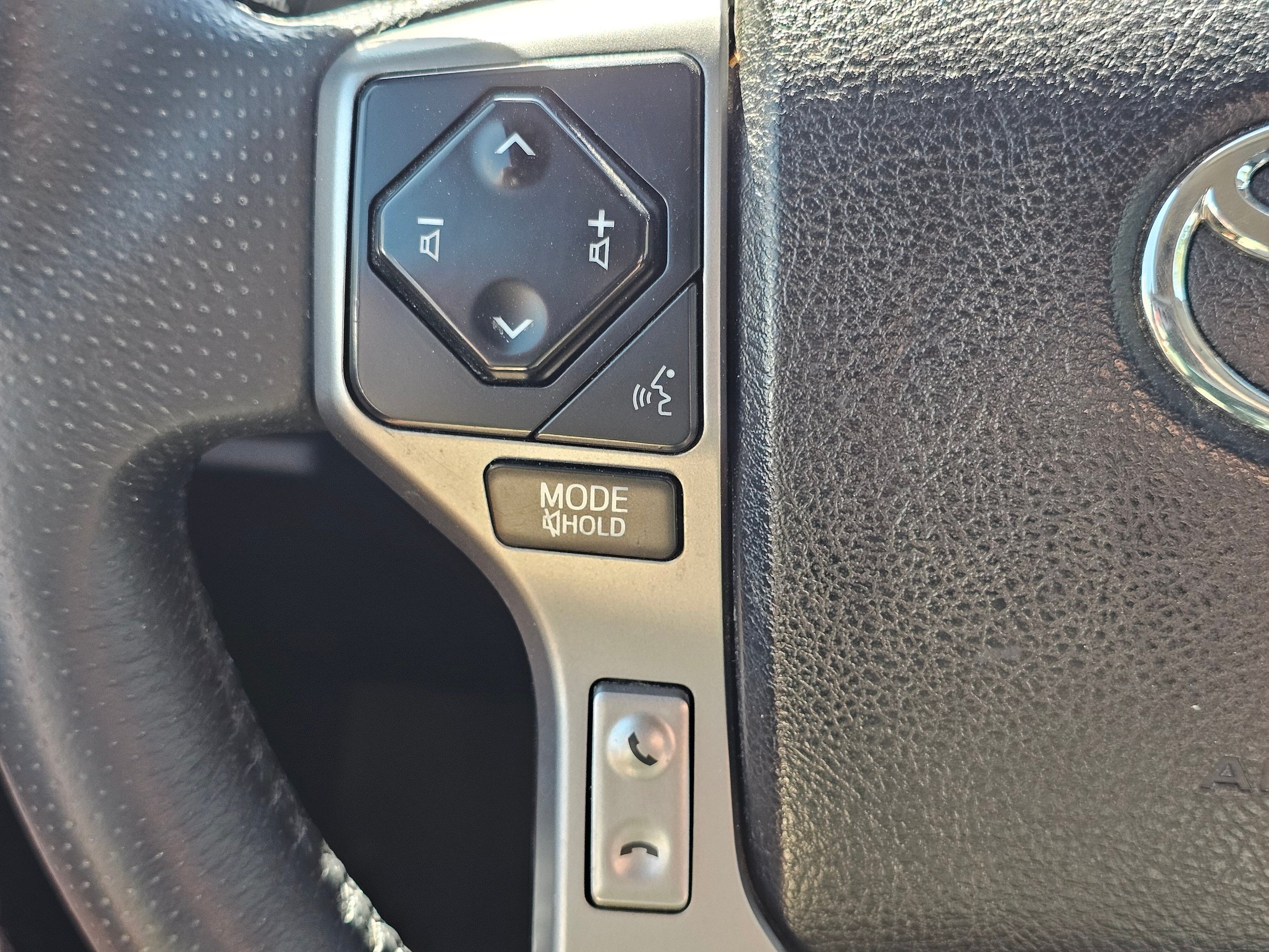 Used 2022 Toyota 4Runner SR5 AWD/4WD image 25