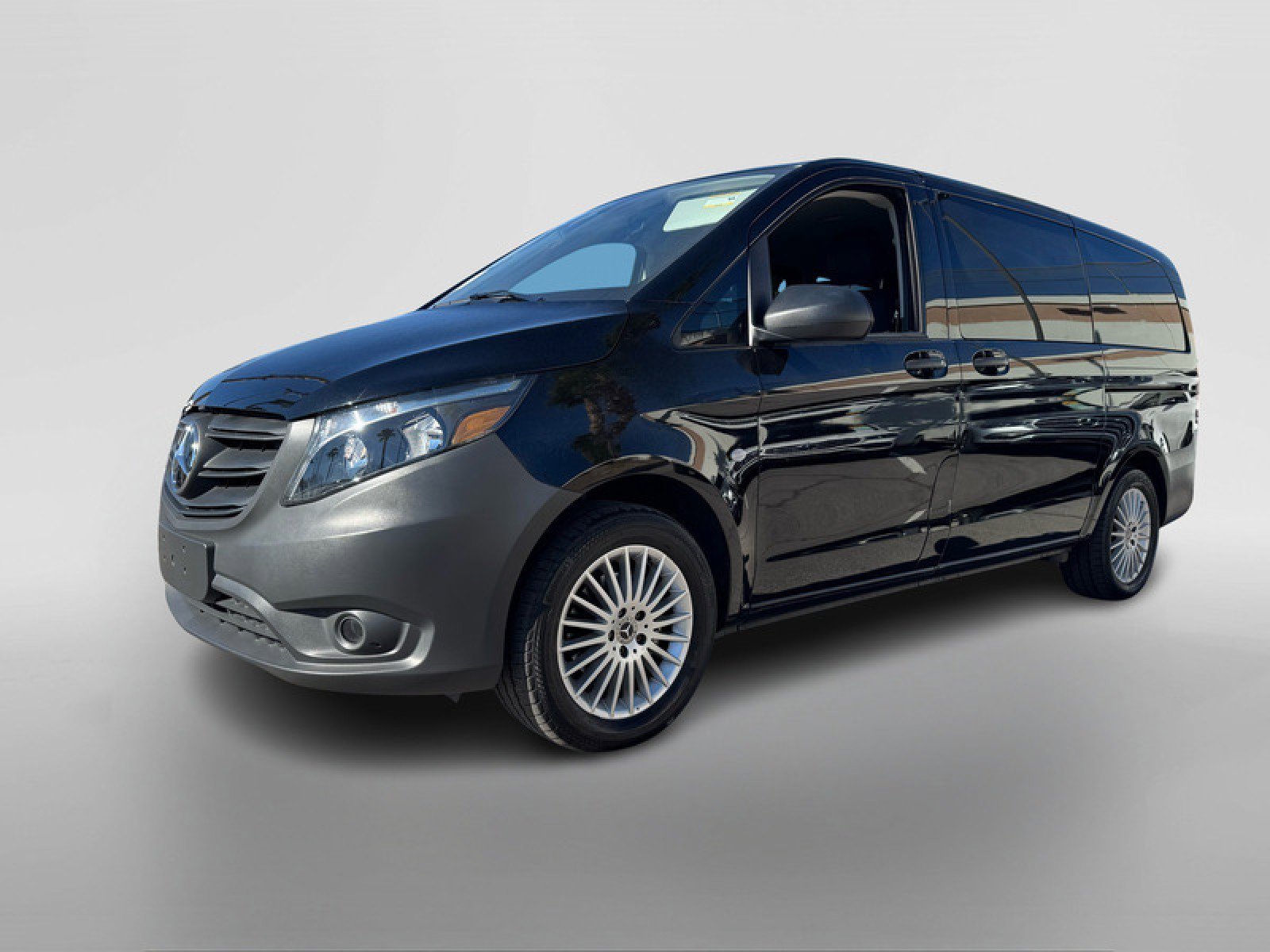 Used 2023 Mercedes-Benz Metris Passenger image 9