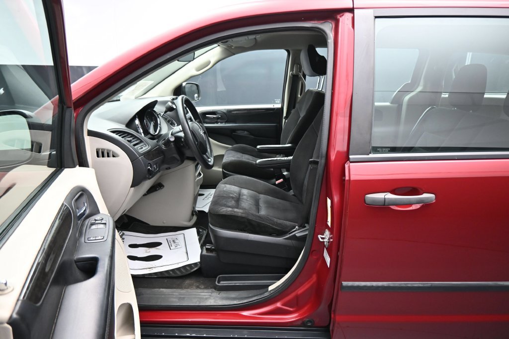 Used 2015 Dodge Grand Caravan American Value Package FWD image 9