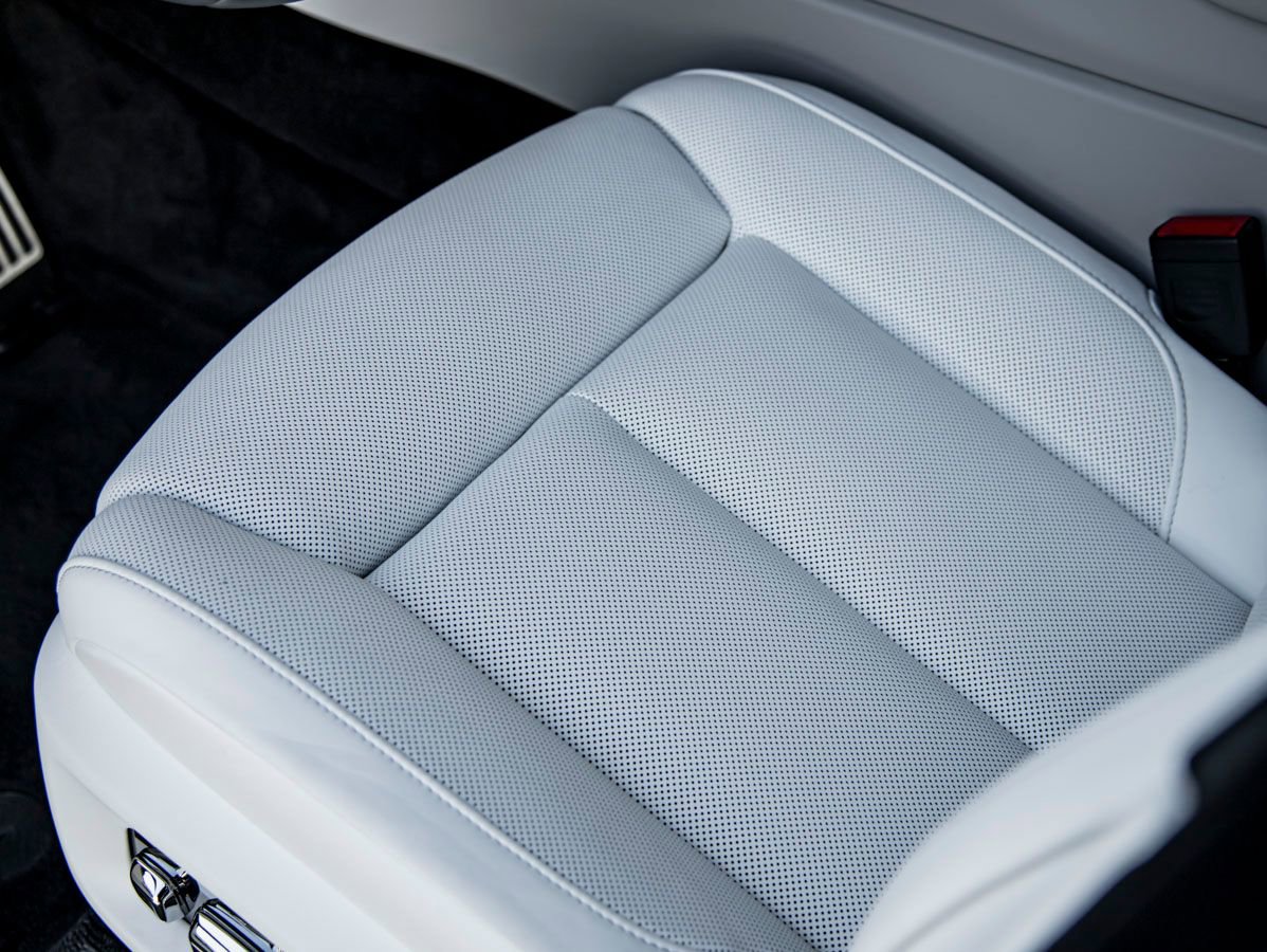 Certified 2024 Rolls-Royce Cullinan w/ Cullinan Package image 25