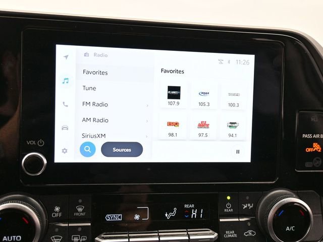 Used 2024 Toyota Highlander LE FWD image 19