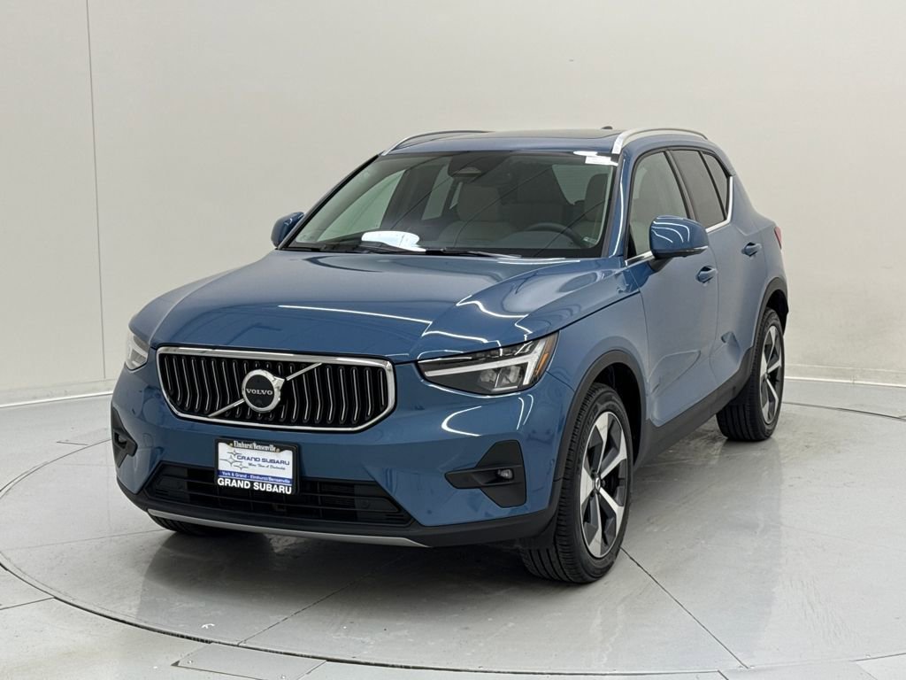 Used 2023 Volvo XC40 B5 Plus w/ Driver Assist Package image 1