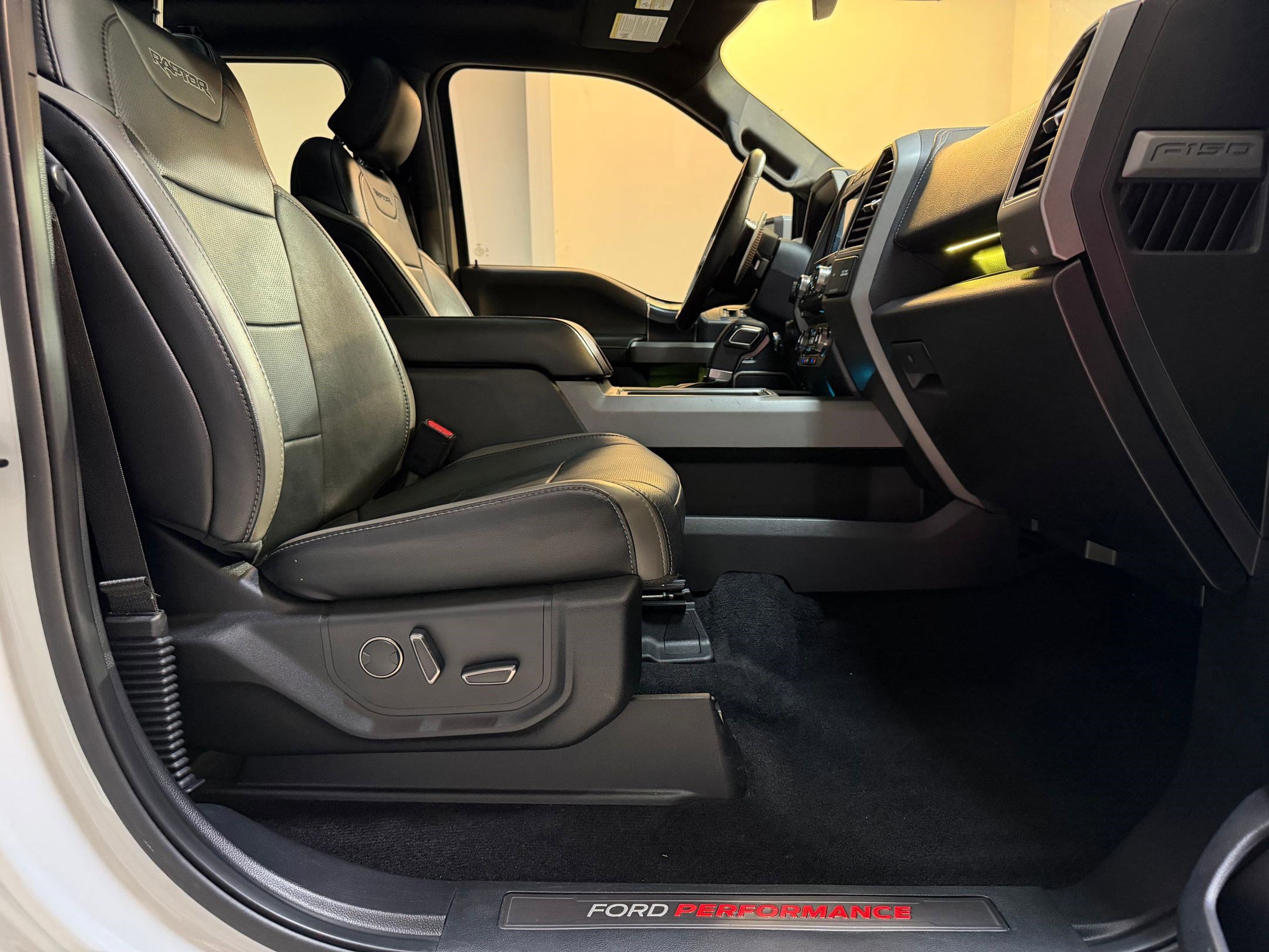 Used 2017 Ford F150 Raptor w/ Equipment Group 802A Luxury AWD/4WD image 52