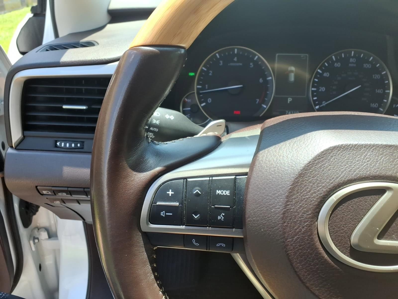 Used 2020 Lexus RX 350L Premium w/ Premium Package AWD/4WD image 23