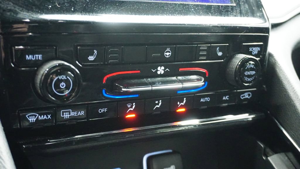 Used 2023 Jeep Grand Cherokee L Laredo image 27