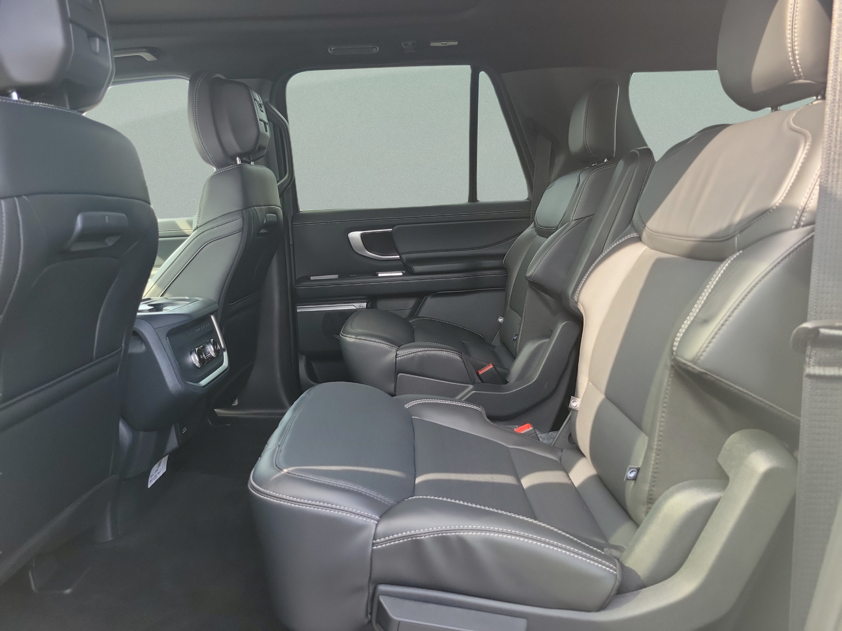 New 2026 Ford Expedition Max Platinum w/ Stealth Appearance Package AWD/4WD image 10