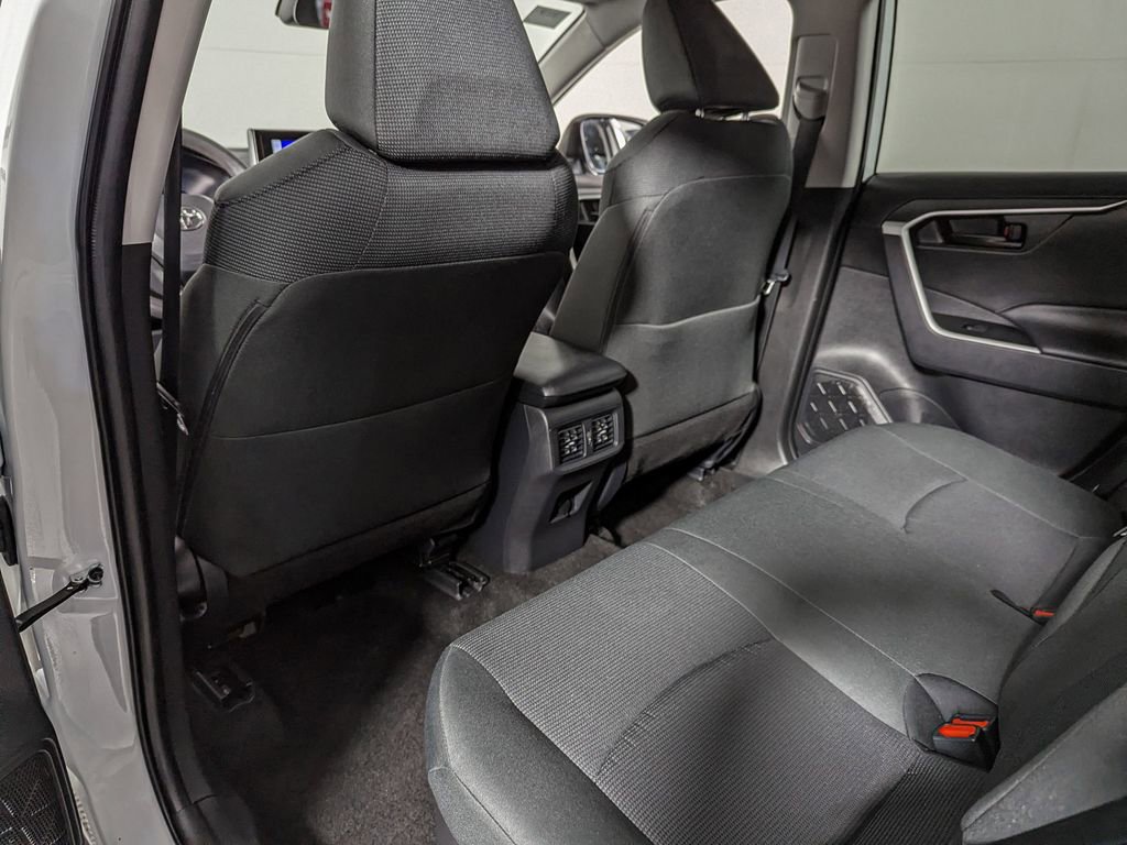 Used 2025 Toyota RAV4 LE image 39