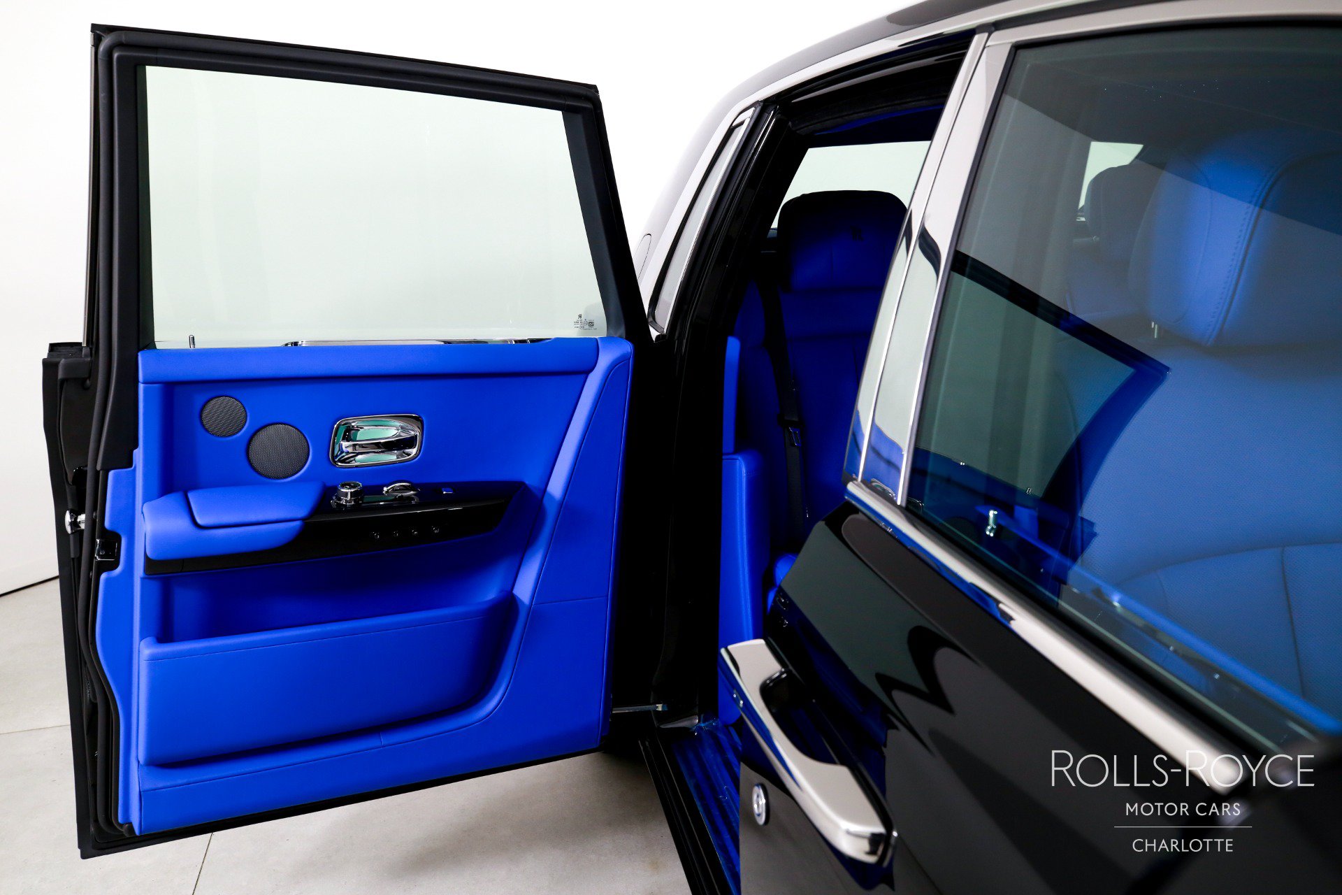 New 2027 Rolls-Royce Phantom Sedan RWD image 29
