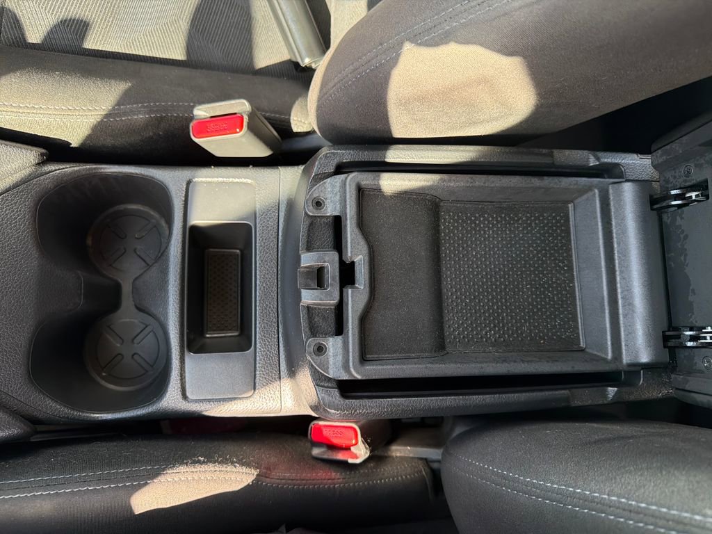 Used 2015 Nissan Rogue S image 38