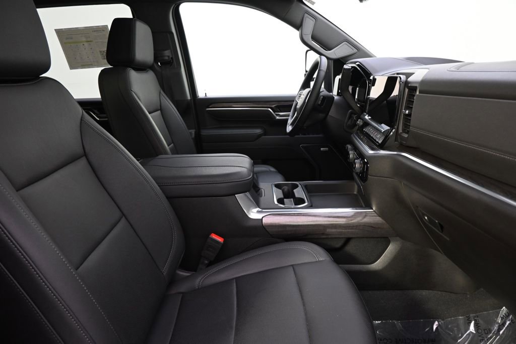 Used 2025 Chevrolet Silverado 3500 LTZ w/ LTZ Premium Package image 16