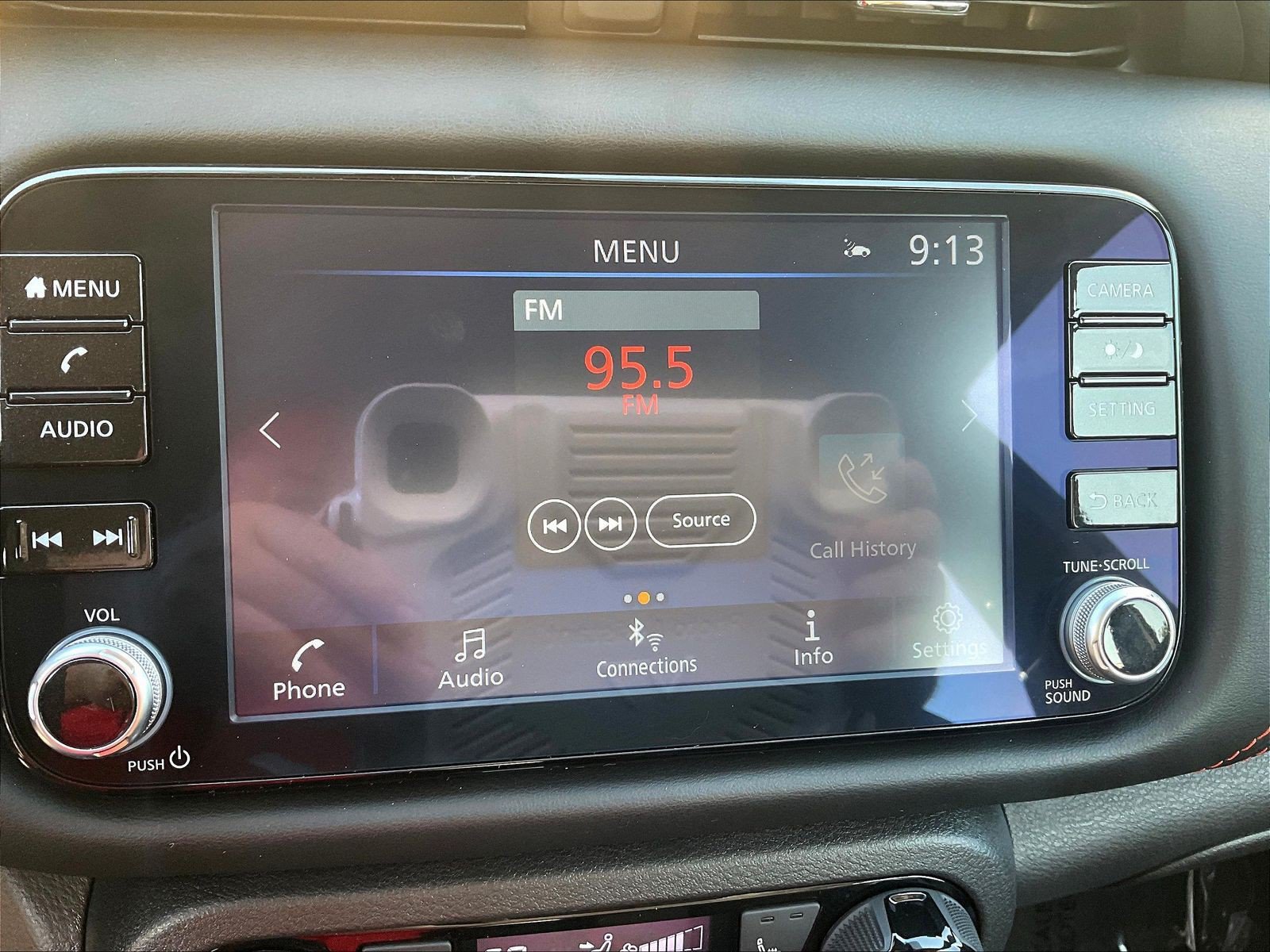Used 2024 Nissan Kicks SR w/ SR Premium Package FWD image 17