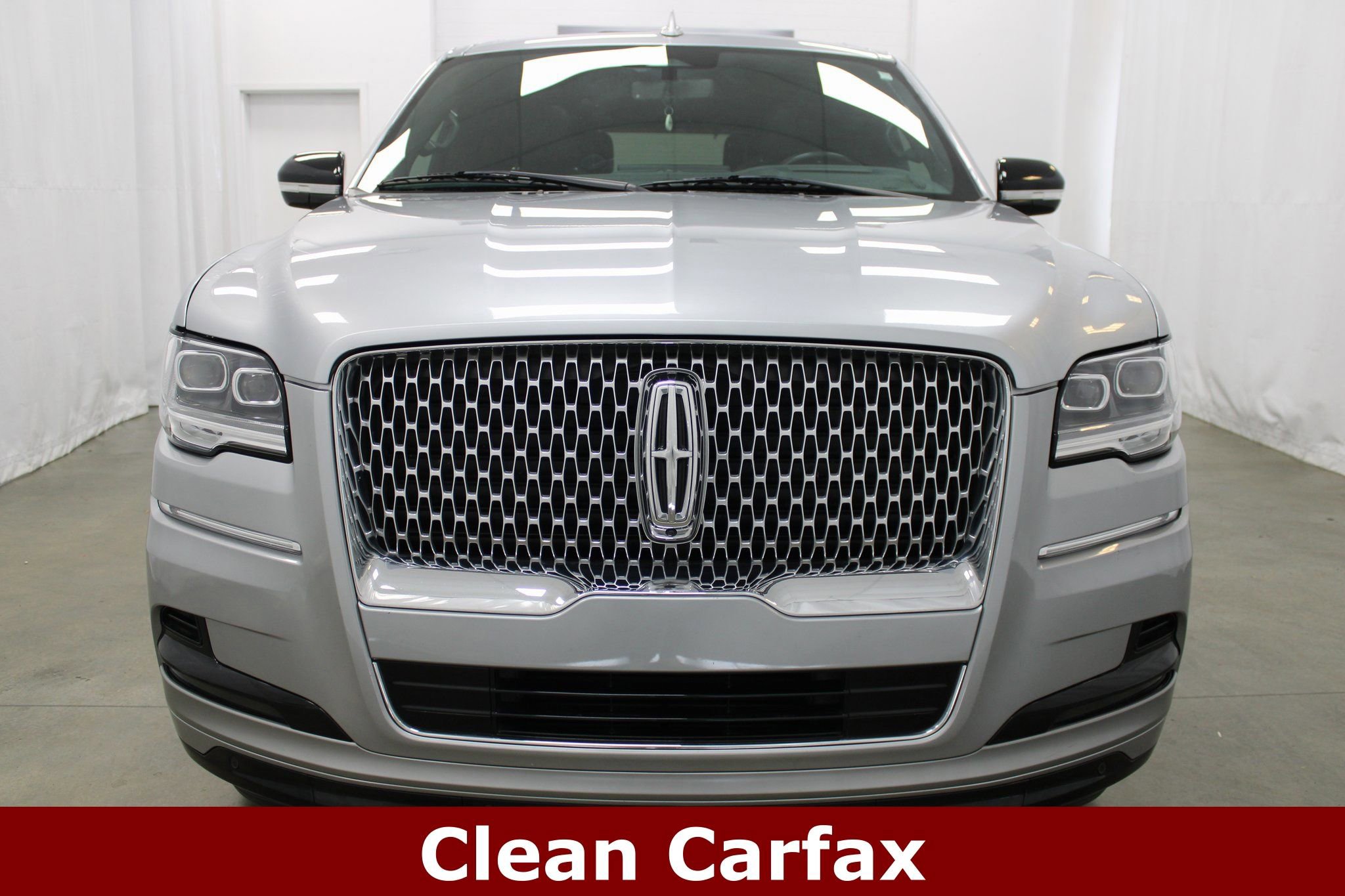 Used 2023 Lincoln Navigator Reserve AWD/4WD image 3