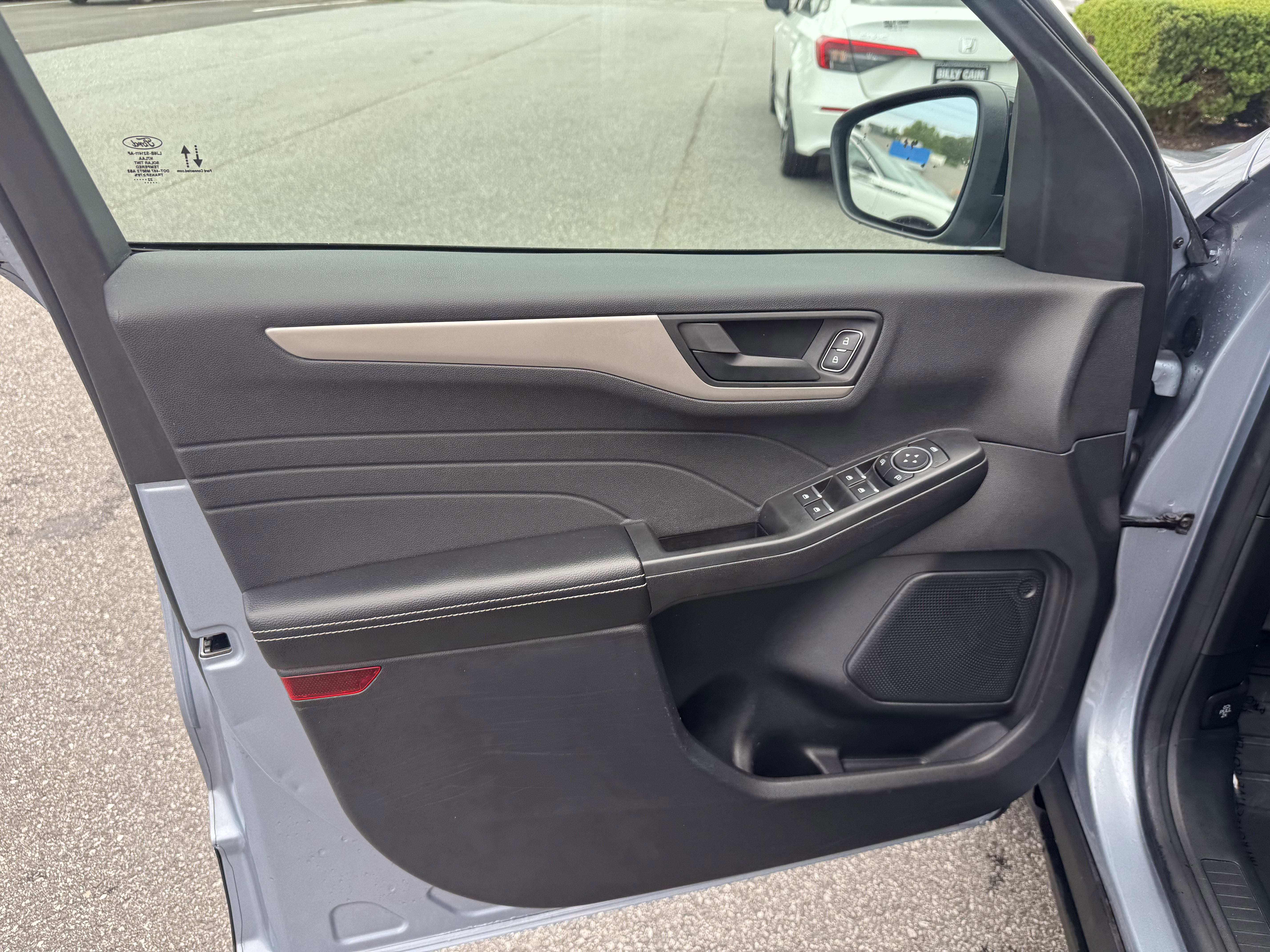 Used 2022 Ford Escape SE w/ SE Sport Appearance Package FWD image 6