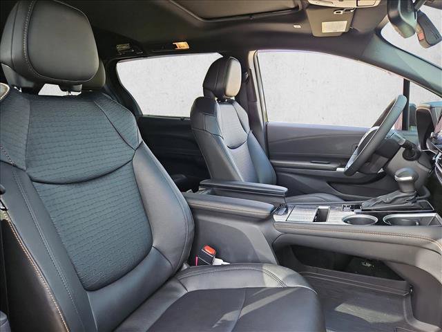 Used 2025 Toyota Sienna XLE Woodland Edition AWD/4WD image 23