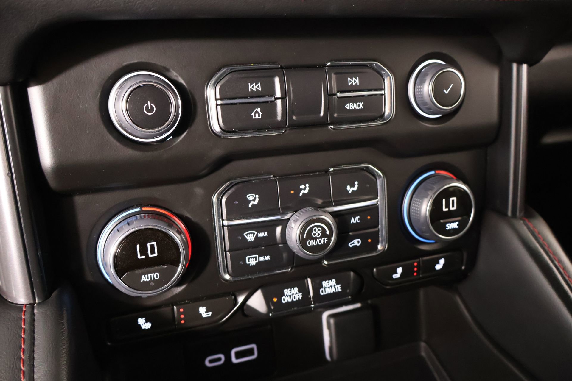 Used 2024 Chevrolet Suburban RST w/ Luxury Package RWD image 7