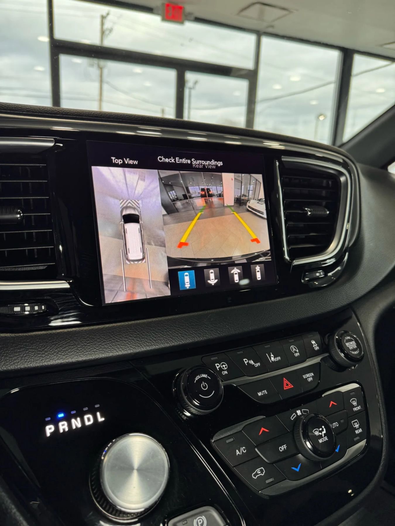 Used 2019 Chrysler Pacifica Touring-L Plus w/ Advanced Safetytec Group FWD image 35