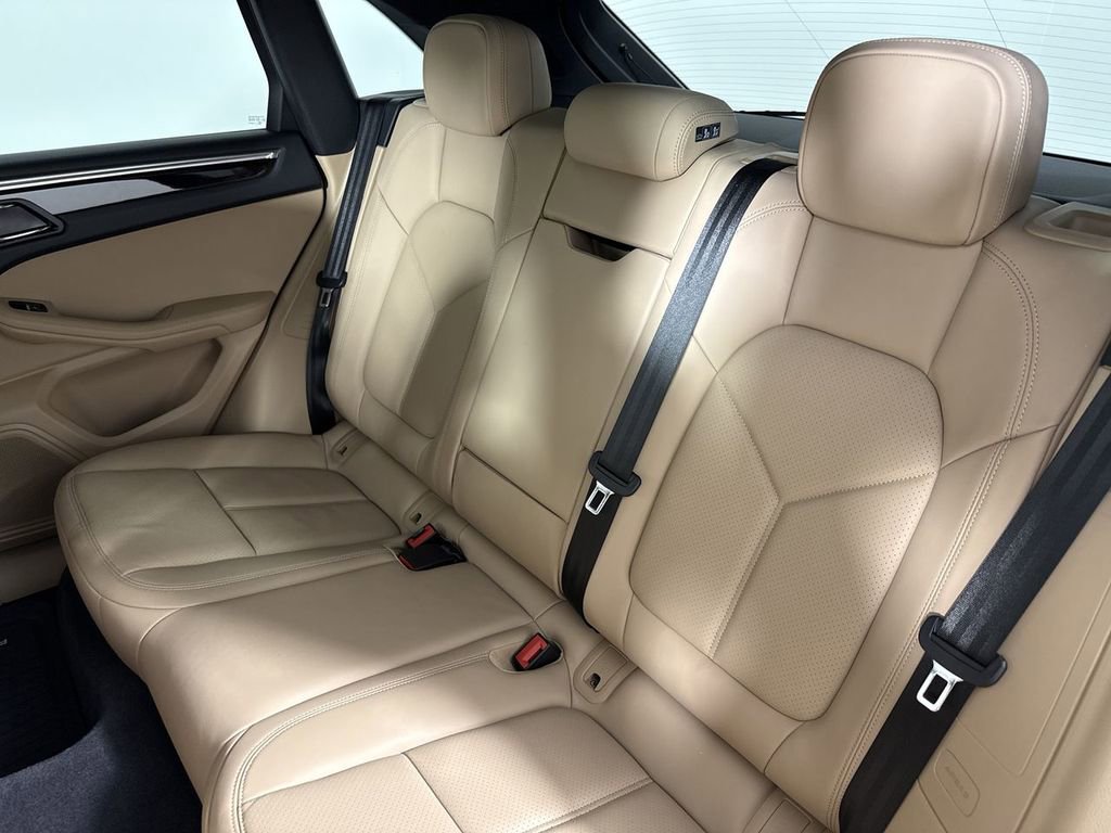 Certified 2025 Porsche Macan image 22
