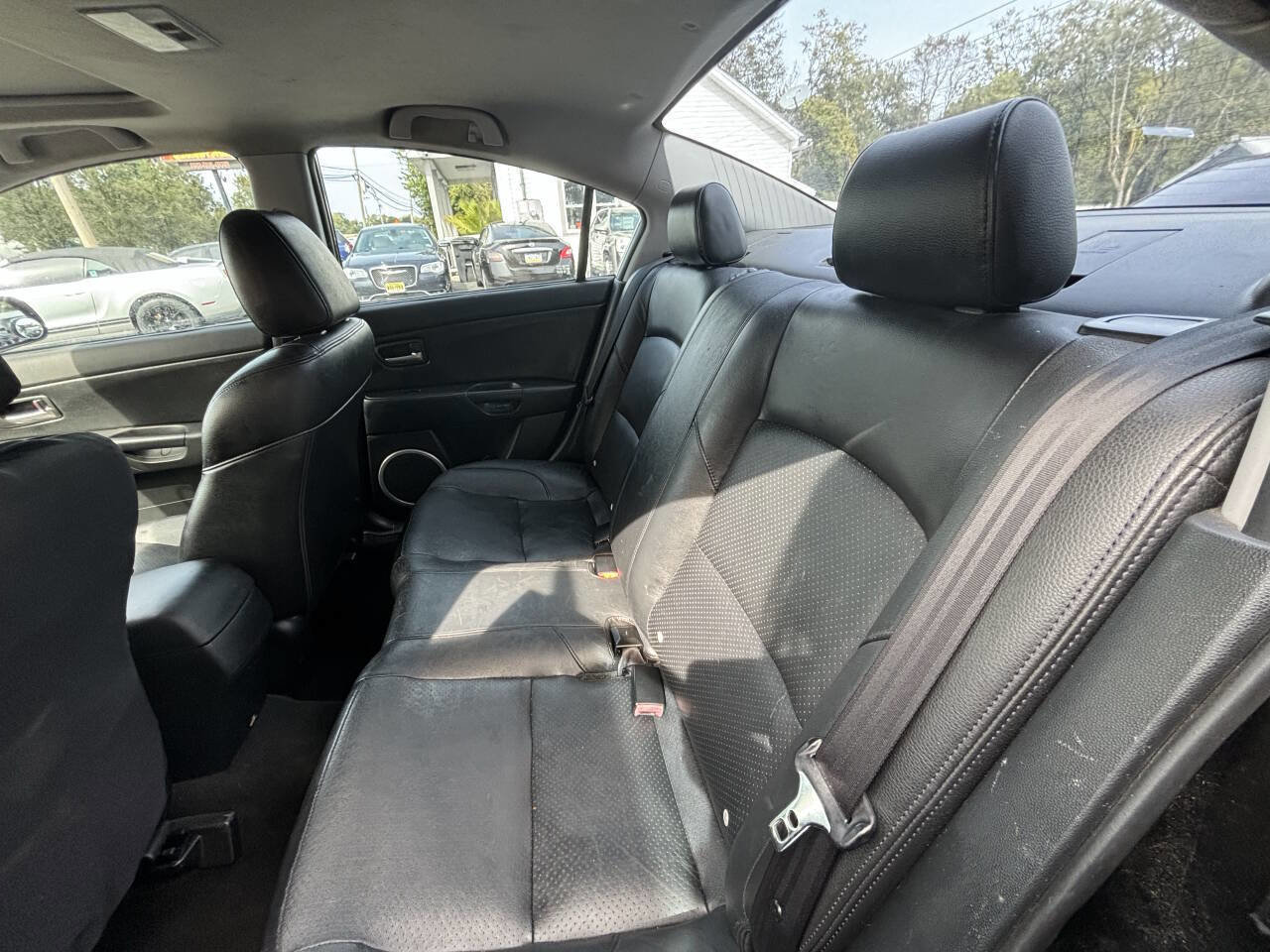 Used 2005 MAZDA MAZDA3 s w/ Moonroof & 6-CD Pkg image 12