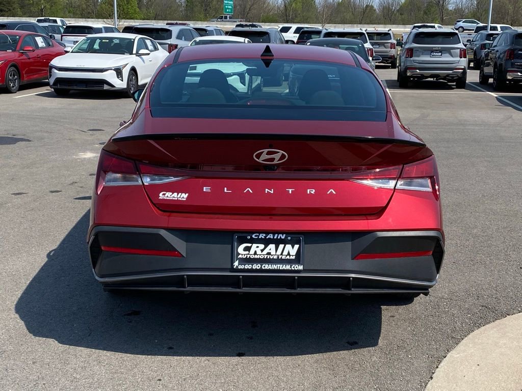 Used 2025 Hyundai Elantra Sport FWD image 5