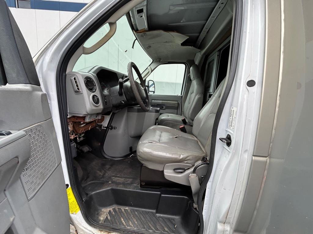 Used 2017 Ford E-350 and Econoline 350 Super Duty w/ Power Windows & Locks Group RWD image 31