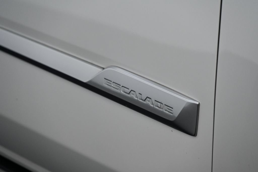 Used 2018 Cadillac Escalade Platinum AWD/4WD image 13