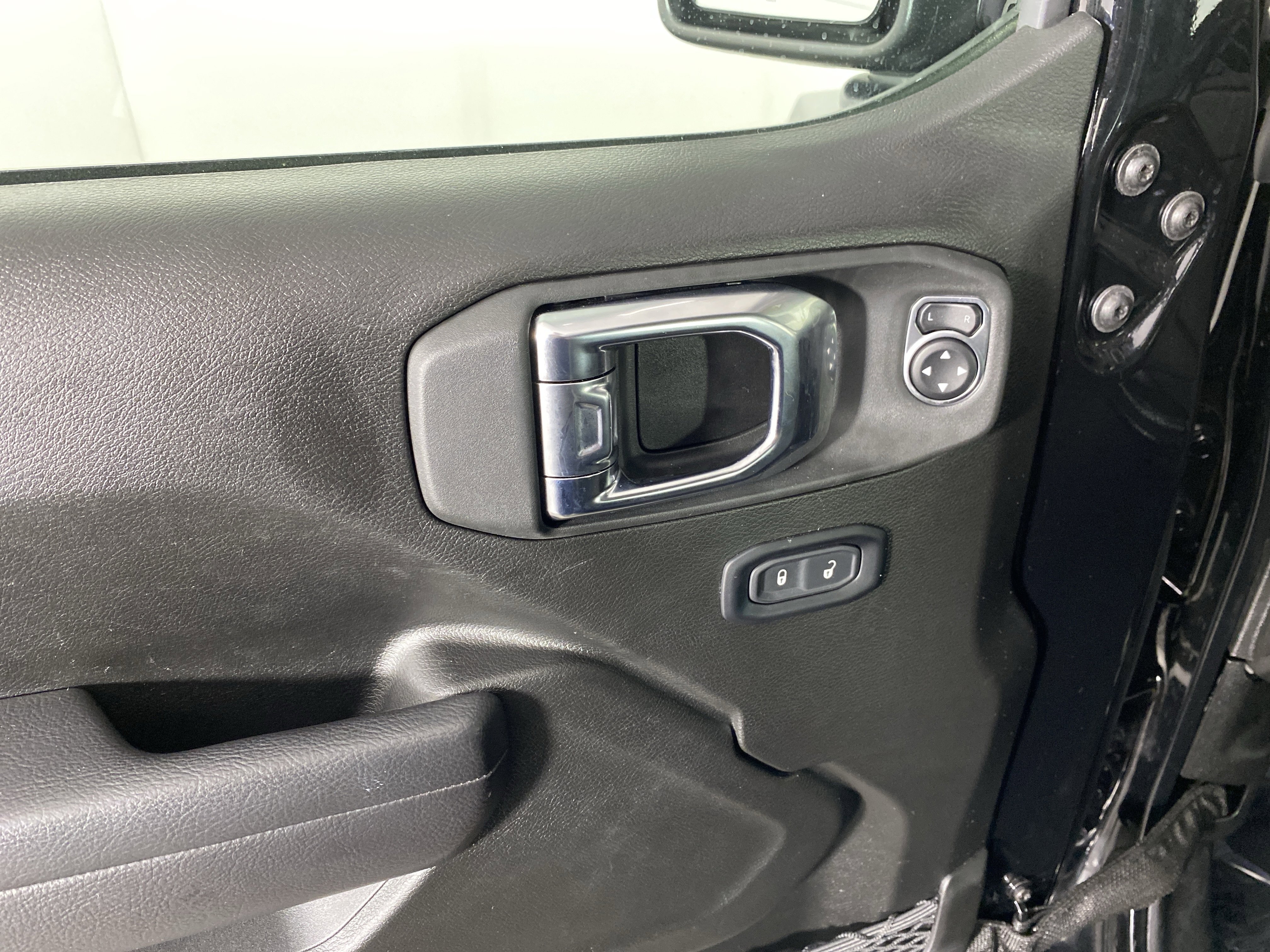 Used 2025 Jeep Wrangler Willys image 13