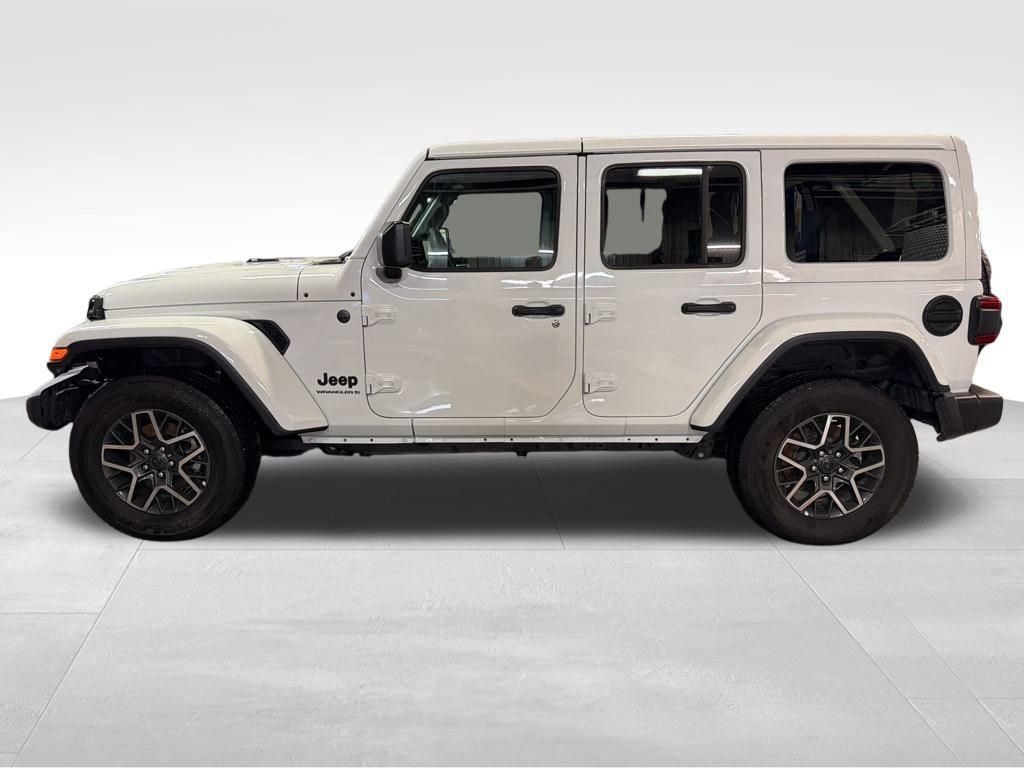 Used 2025 Jeep Wrangler Sahara image 2