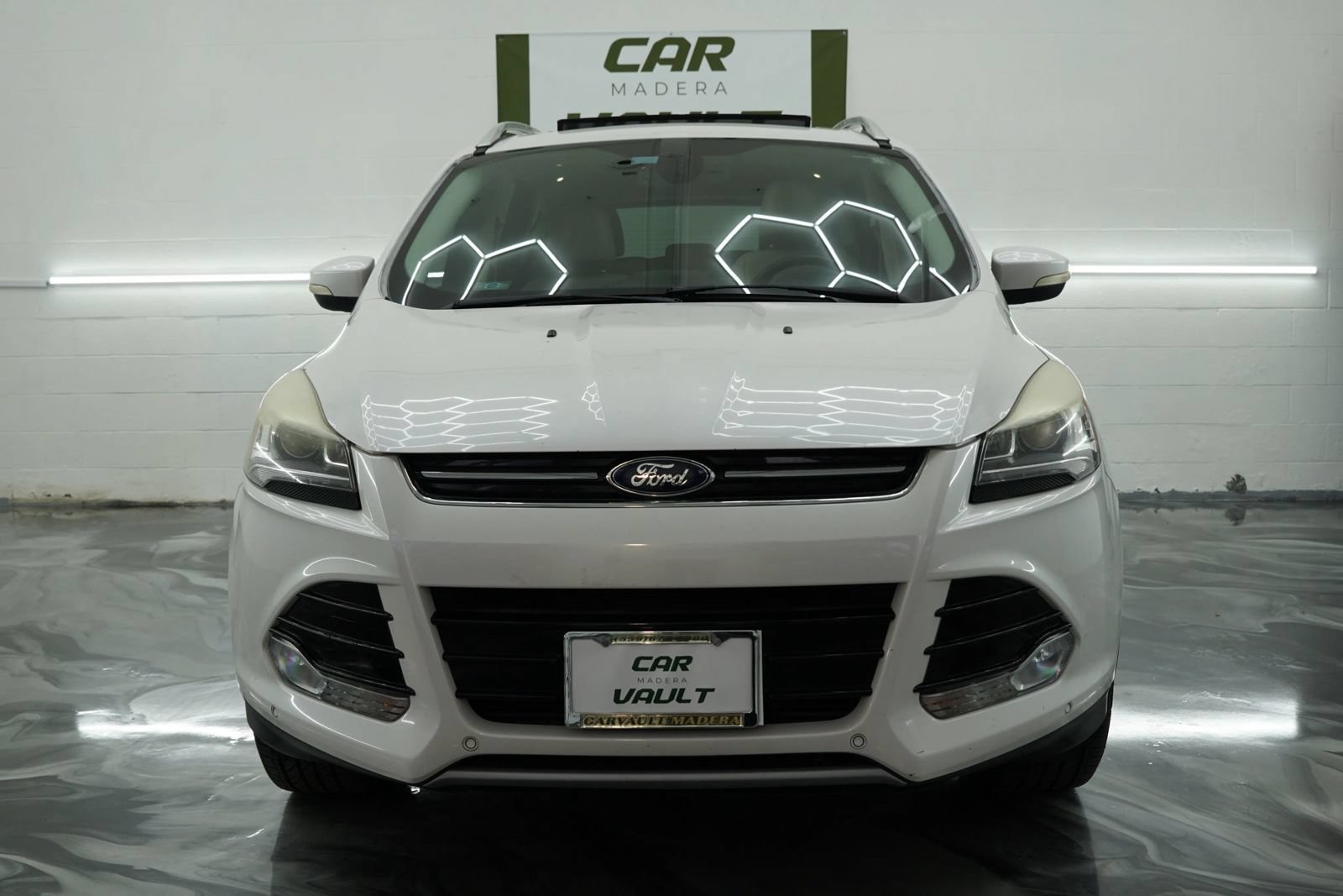 Used 2015 Ford Escape Titanium w/ Equipment Group 301A FWD image 2