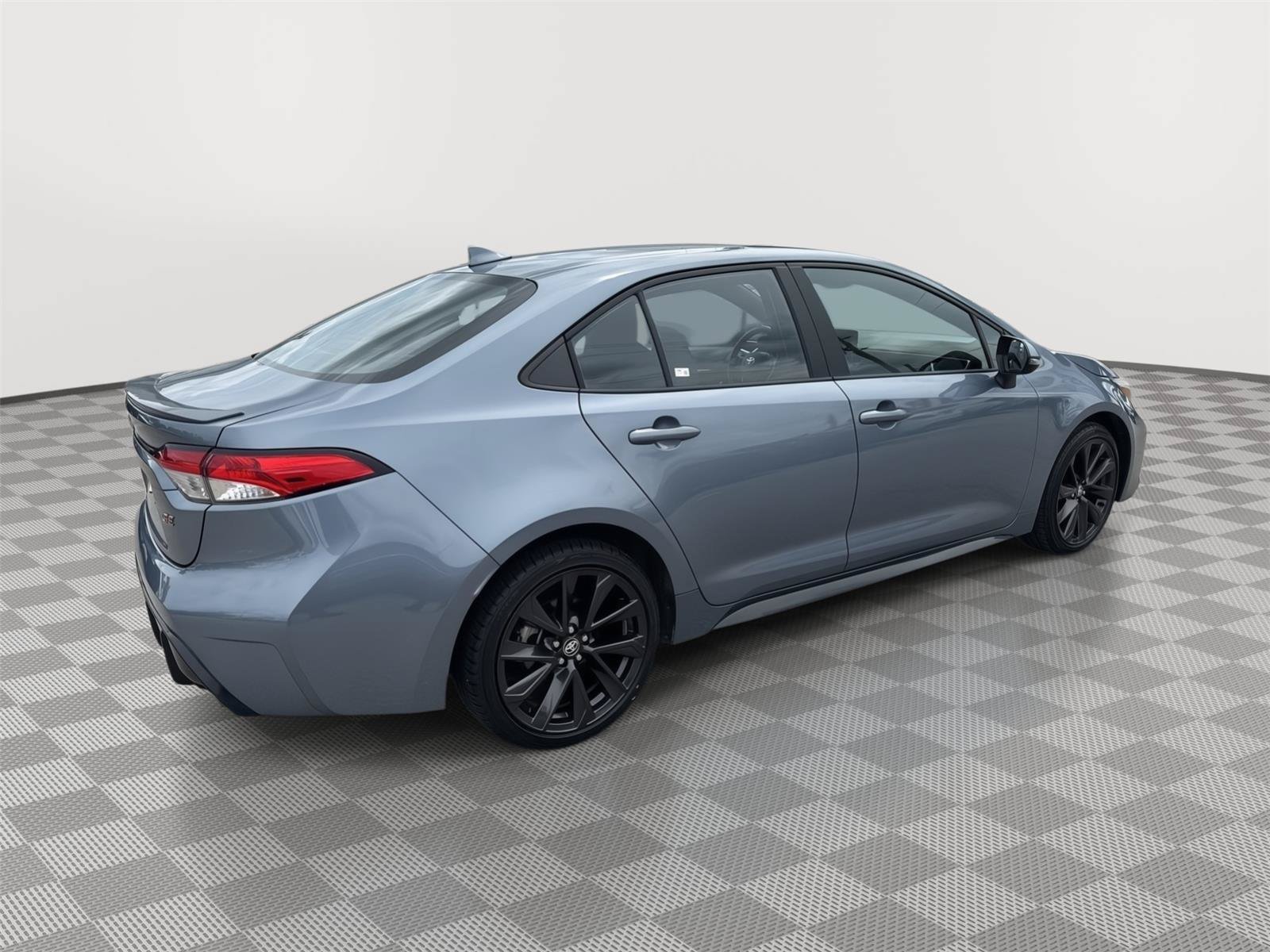Used 2023 Toyota Corolla SE w/ SE Premium Package FWD image 5