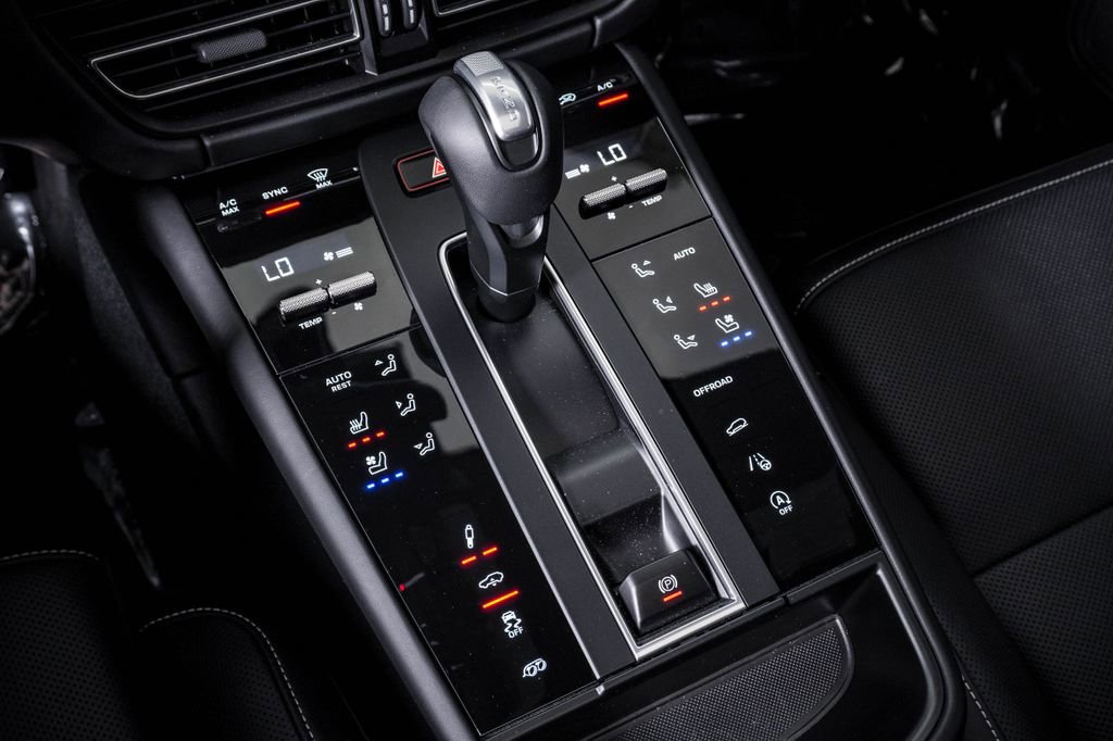 Certified 2026 Porsche Macan GTS image 24