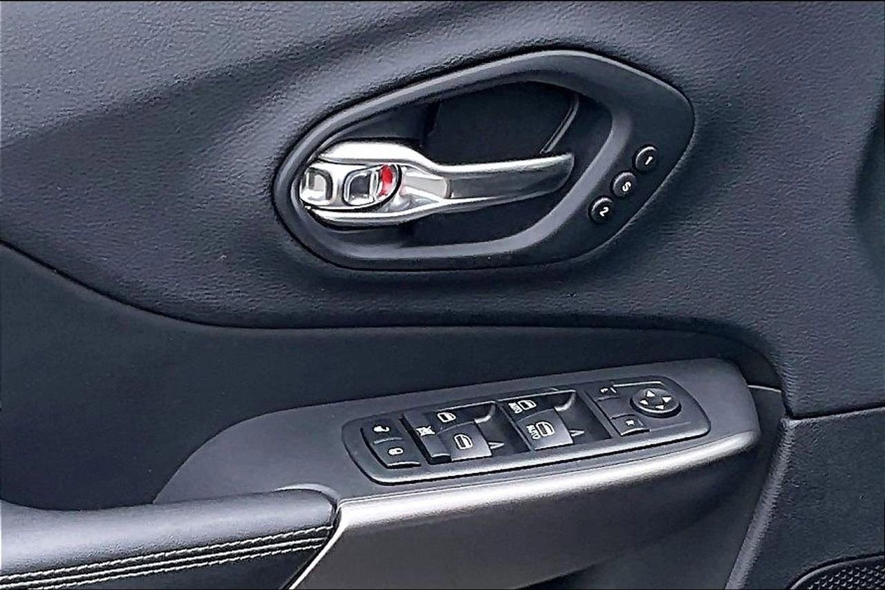 Certified 2019 Jeep Cherokee Limited image 26