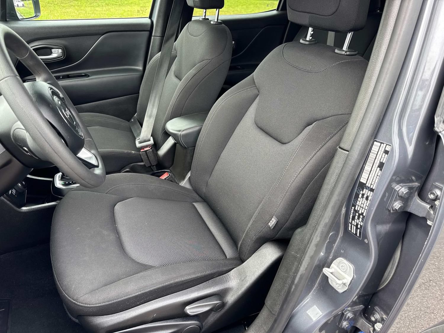 Used 2023 Jeep Renegade Latitude AWD/4WD image 29