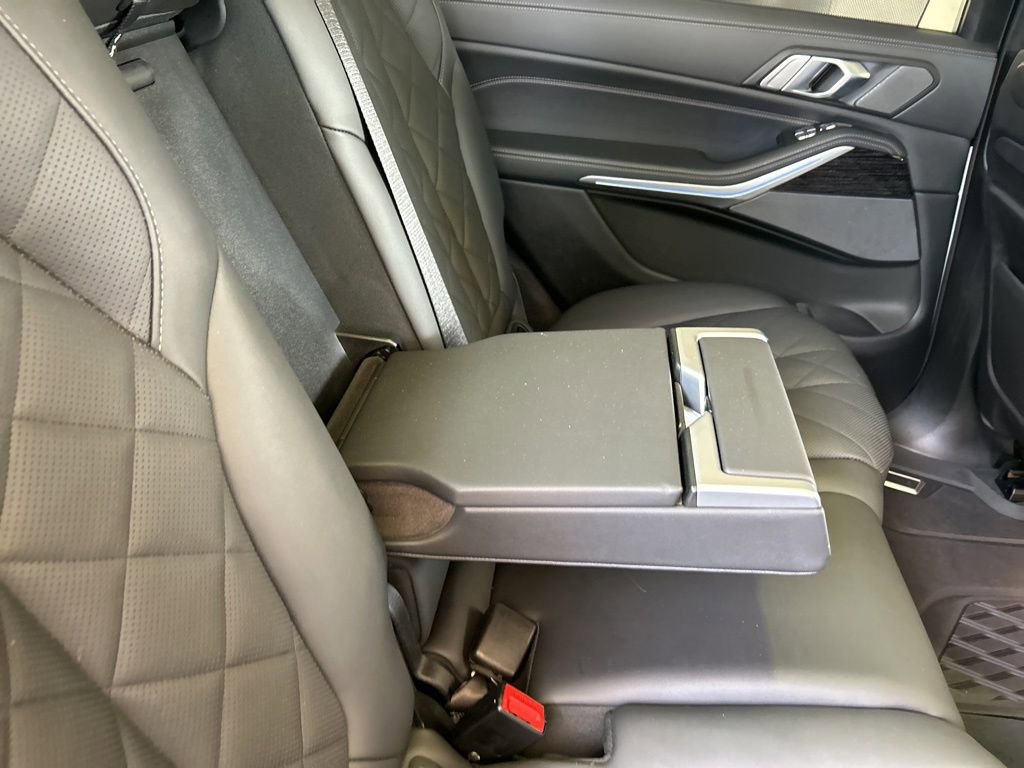Used 2024 BMW X7 xDrive40i w/ M Sport Package image 36