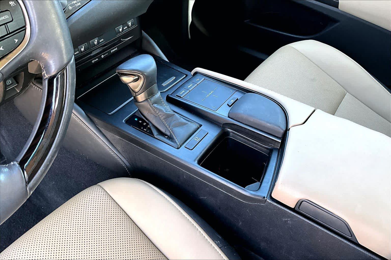 Used 2019 Lexus ES 350 w/ Premium Package FWD image 17