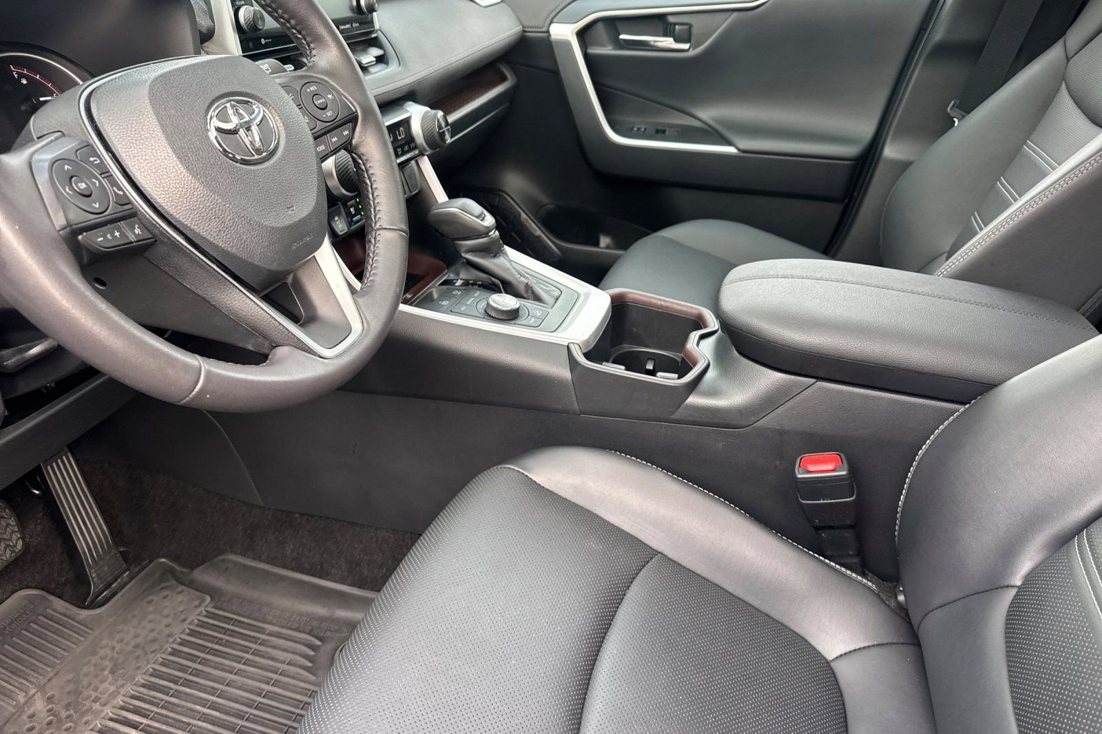 Used 2022 Toyota RAV4 Limited image 13