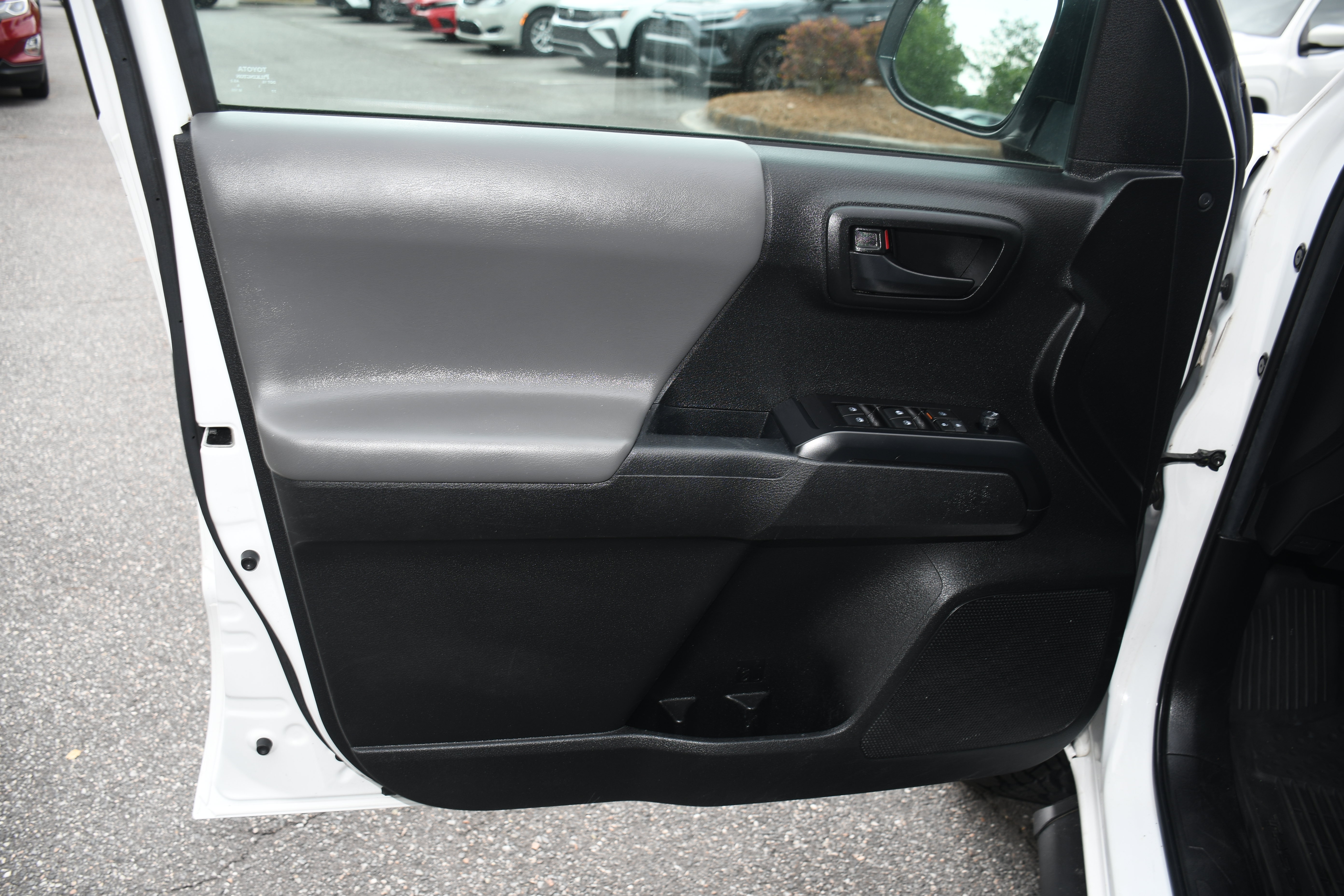 Certified 2022 Toyota Tacoma SR w/ SR Convenience Package RWD image 9
