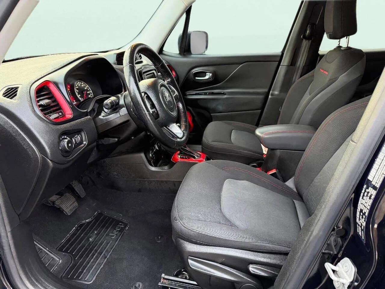 Used 2015 Jeep Renegade Trailhawk image 10