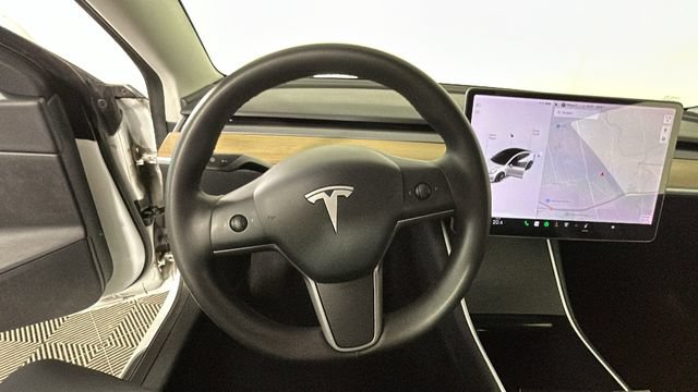 Used 2020 Tesla Model 3 Standard Range Plus RWD image 14