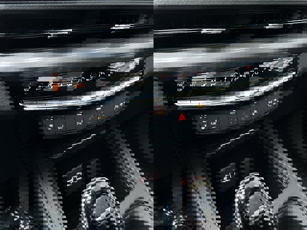 Used 2024 Cadillac XT4 Premium Luxury image 23