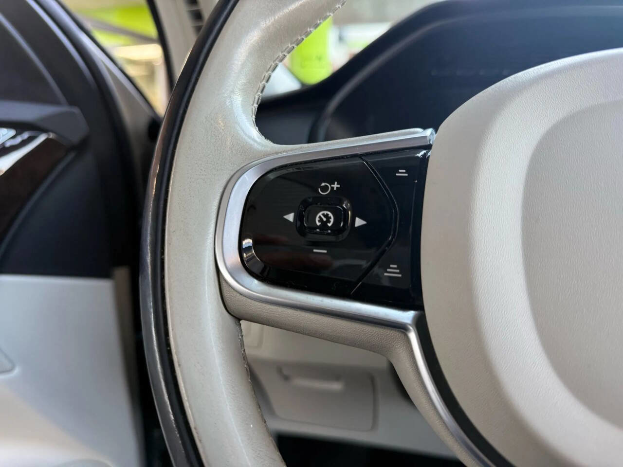 Used 2016 Volvo XC90 T6 Momentum w/ Momentum Plus Package image 19